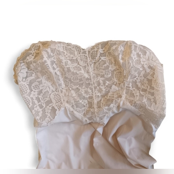 Vintage Vanity Fair Off-White Lace Full Slip. Made In USA. - Picture 7 of 16